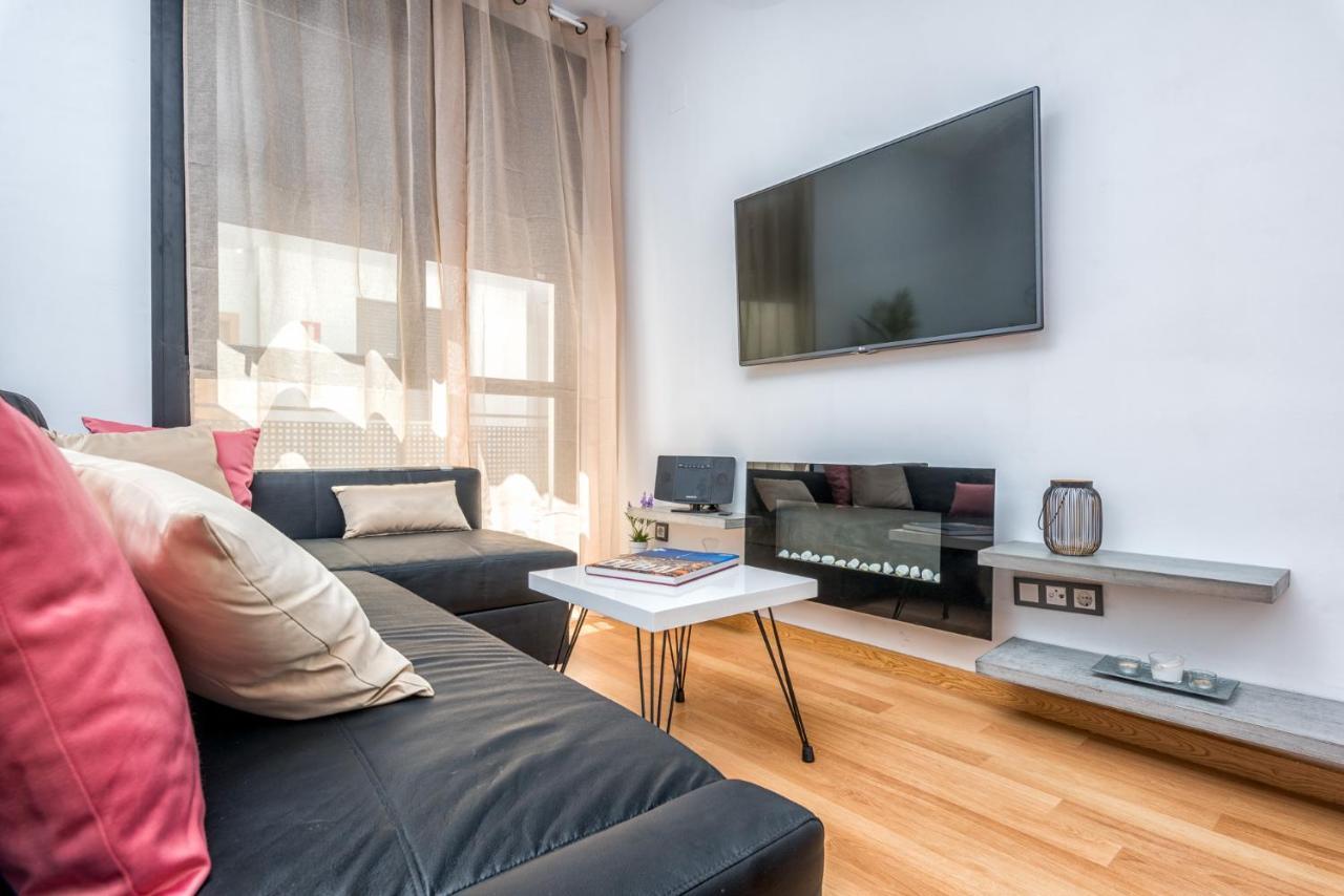 Atico Con Terraza Ac 1Hab En El Centro Y Piscina Comunitaria Apartment มาลากา ภายนอก รูปภาพ