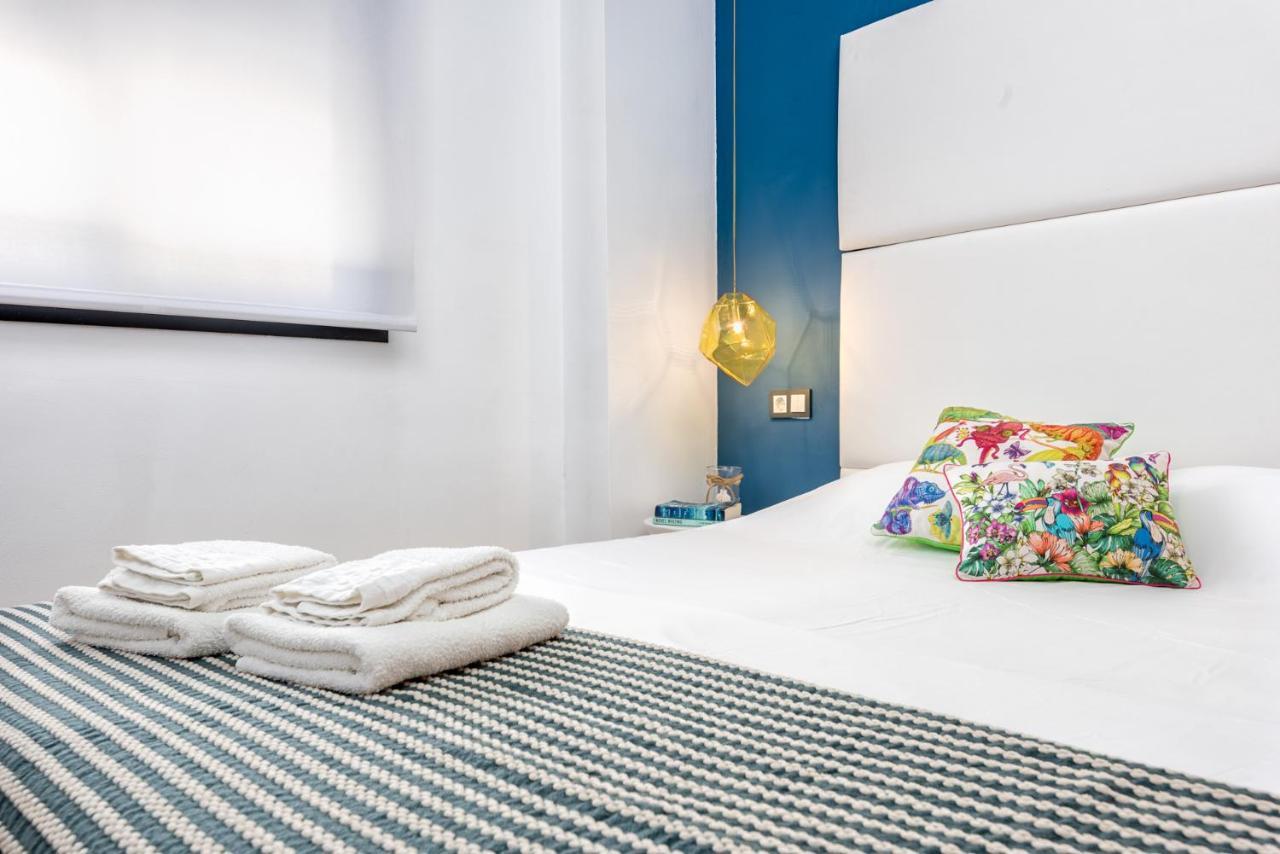 Atico Con Terraza Ac 1Hab En El Centro Y Piscina Comunitaria Apartment มาลากา ภายนอก รูปภาพ